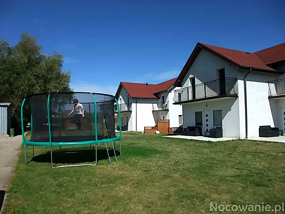 Trampolin im Garten